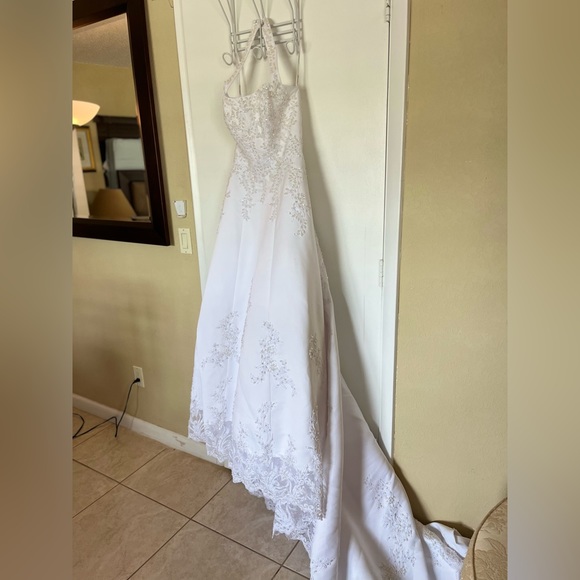 NWT- David’s Bridal Michelangelo White Beaded A-Line Halter Satin Gown (Size 6) - Picture 4 of 16